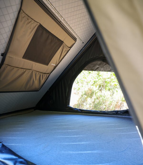 TRI-CLAM HARD SHELL ROOF TOP TENT - Image 5